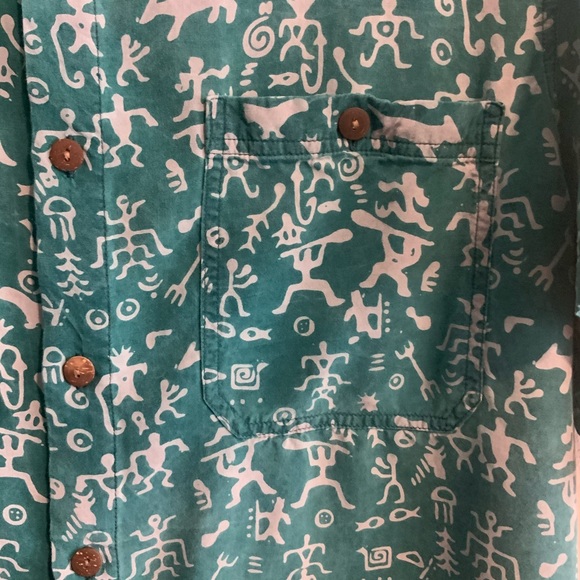 🌊 Petro Prints Hawaii Short Sleeve Button Down 🌊 - Picture 3 of 6